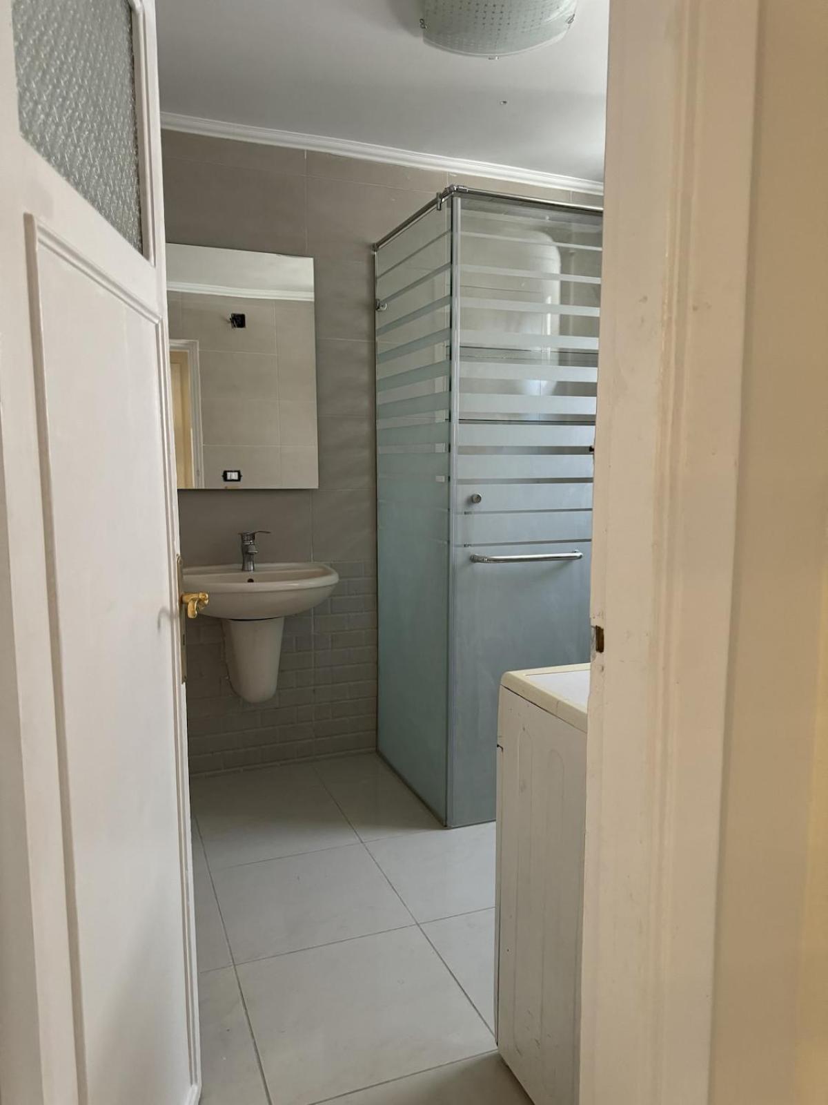 2 Bedroom Flat, 10-15 Mins To Egyptian Museum * Cairo