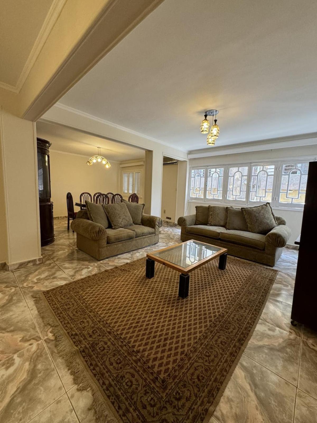 2 Bedroom Flat, 10-15 Mins To Egyptian Museum * Cairo